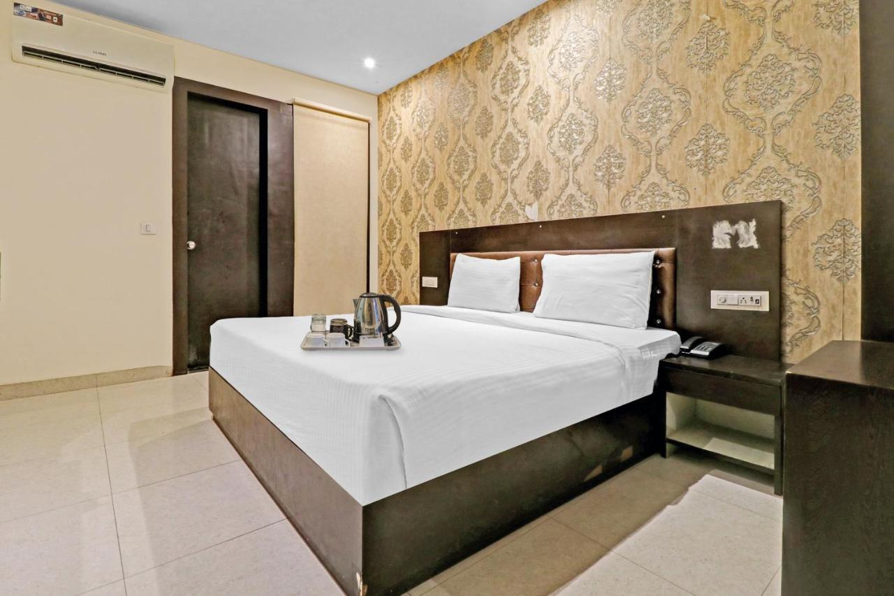 Oyo 23368 Boutique Hotel Paragon New Delhi Bagian luar foto