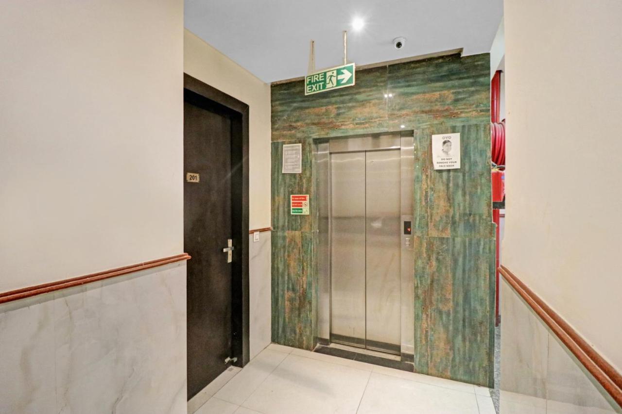 Oyo 23368 Boutique Hotel Paragon New Delhi Bagian luar foto