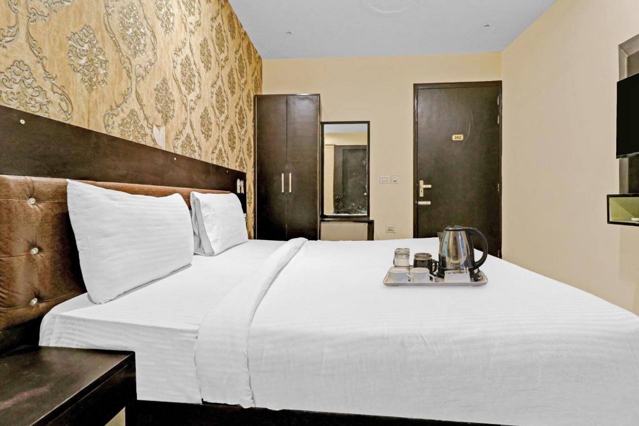 Oyo 23368 Boutique Hotel Paragon New Delhi Bagian luar foto
