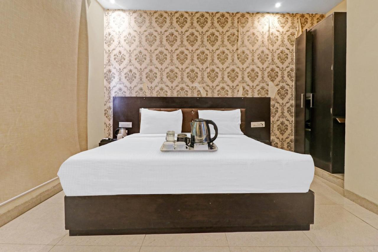 Oyo 23368 Boutique Hotel Paragon New Delhi Bagian luar foto