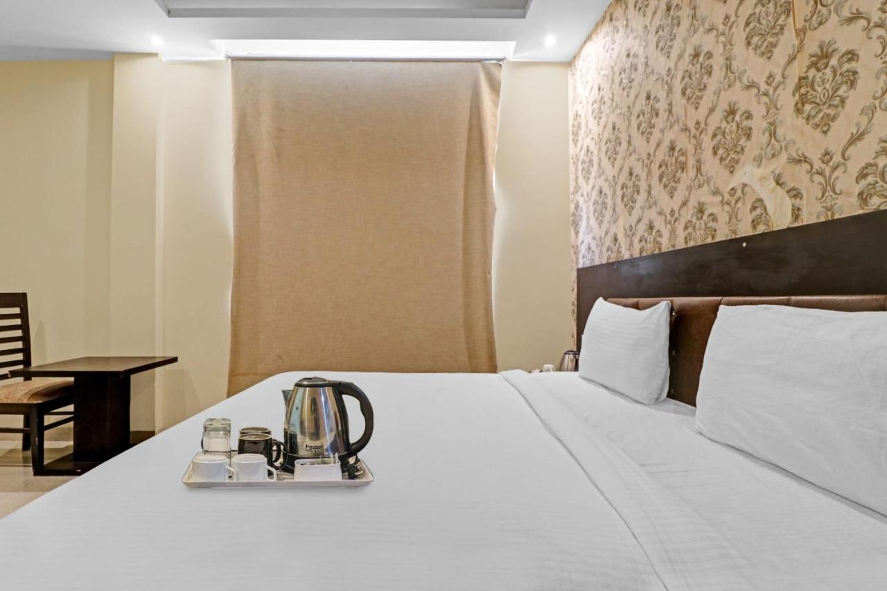 Oyo 23368 Boutique Hotel Paragon New Delhi Bagian luar foto