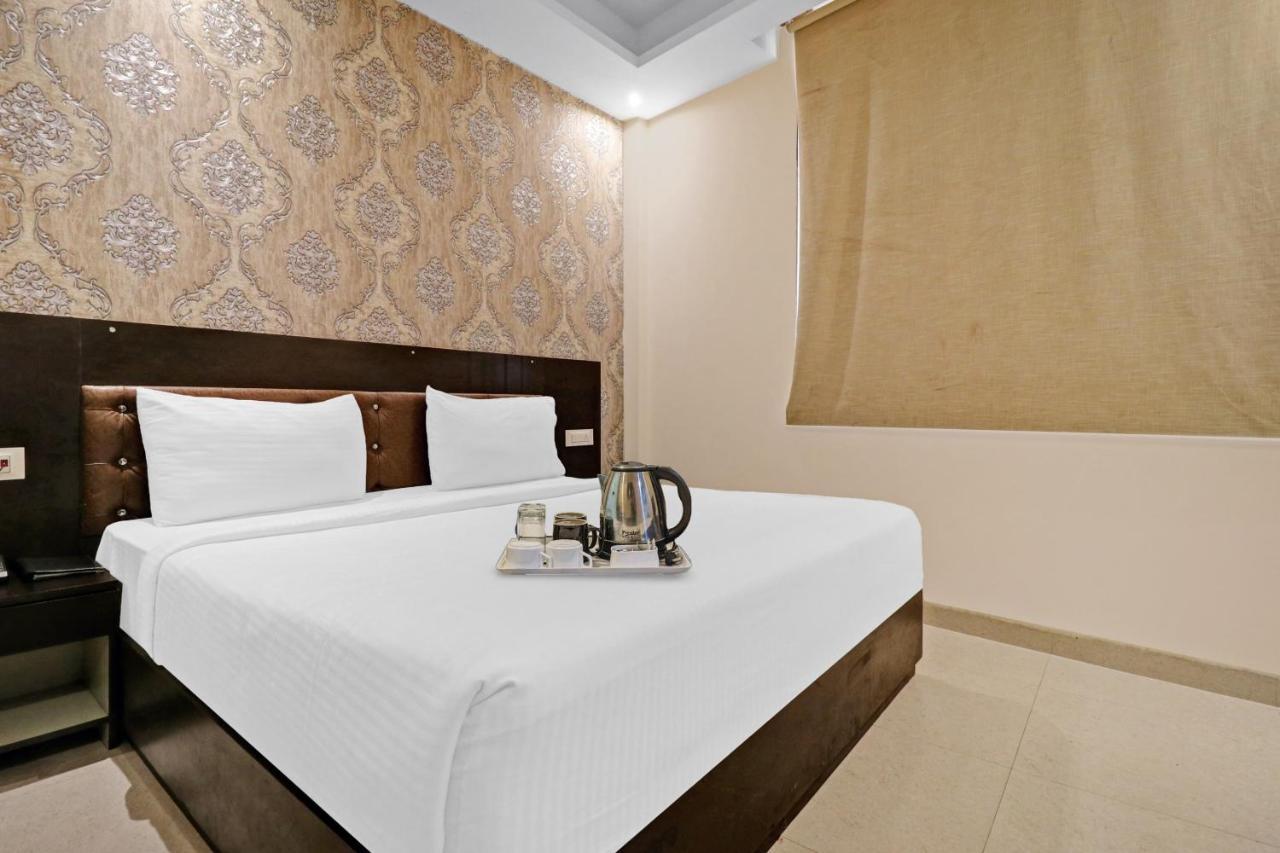 Oyo 23368 Boutique Hotel Paragon New Delhi Bagian luar foto