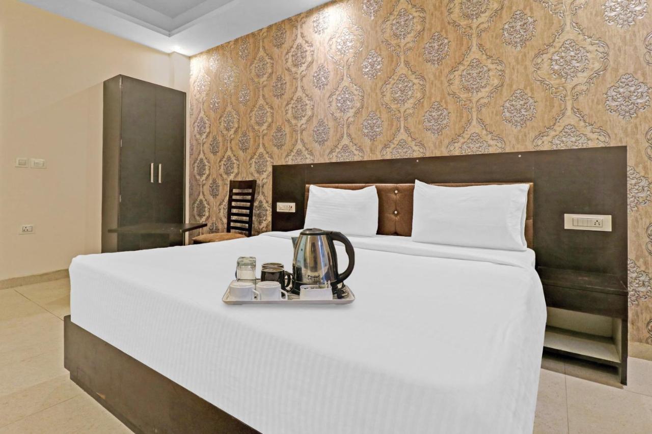 Oyo 23368 Boutique Hotel Paragon New Delhi Bagian luar foto