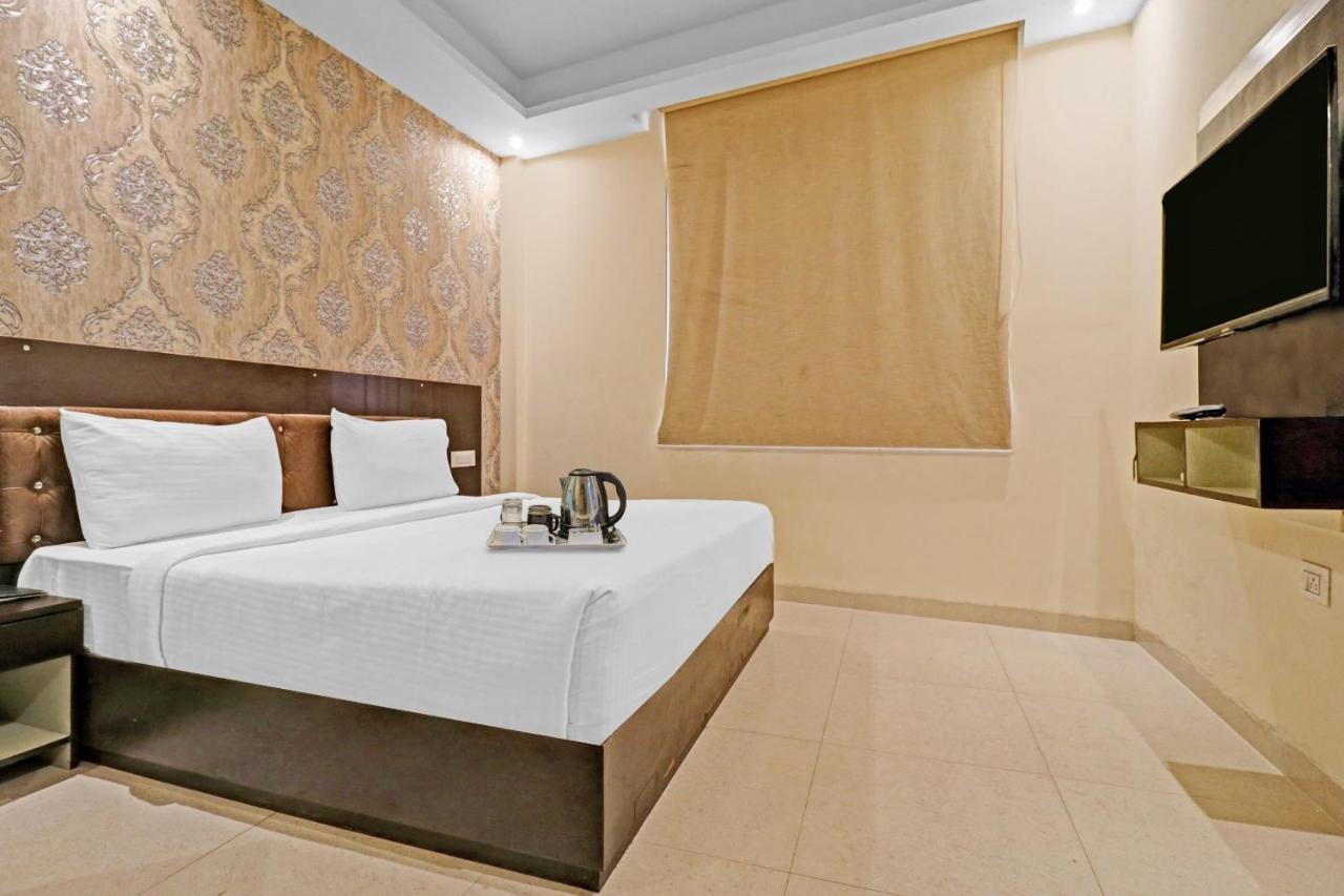 Oyo 23368 Boutique Hotel Paragon New Delhi Bagian luar foto