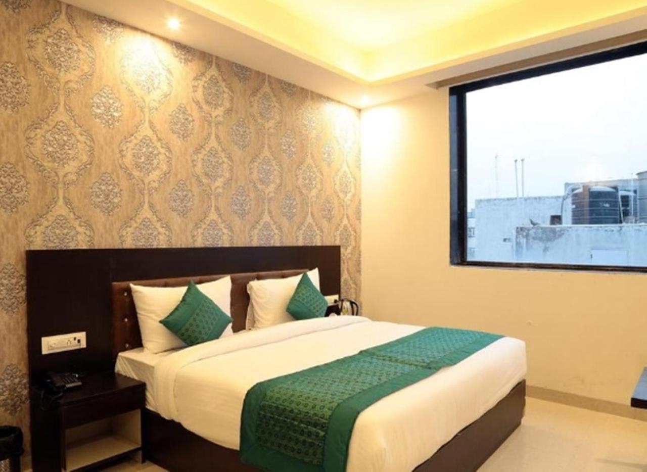 Oyo 23368 Boutique Hotel Paragon New Delhi Bagian luar foto